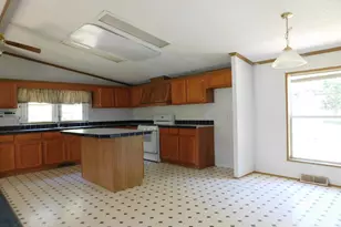 27134 Deerfield Ln, Edwardsburg, MI 49112 - Photo 10