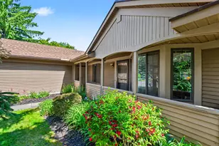 2271 Bridle Creek St SE, Kentwood, MI 49508 - Photo 2