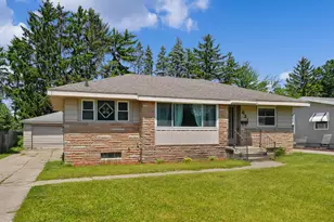 631 Oakcrest St SW, Wyoming, MI 49509 - Photo 2
