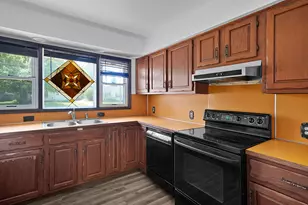 631 Oakcrest St SW, Wyoming, MI 49509 - Photo 8