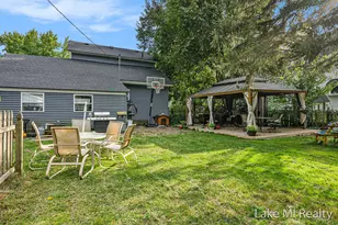 426 W Bridge St, Plainwell, MI 49080 - Photo 2