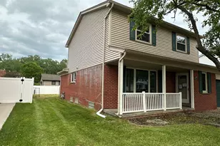 21489 Danbury St, Woodhaven, MI 48183 - Photo 2