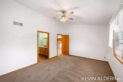 8872 N Peninsula Court, Zeeland, MI 49464 - Photo 18