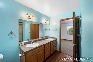 8872 N Peninsula Ct, Zeeland, MI 49464 - Photo 22