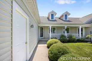 8872 N Peninsula Ct, Zeeland, MI 49464 - Photo 2