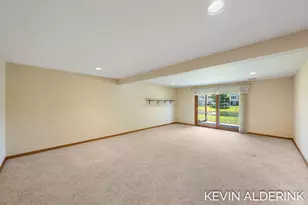 8872 N Peninsula Ct, Zeeland, MI 49464 - Photo 24
