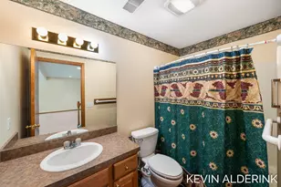 8872 N Peninsula Ct, Zeeland, MI 49464 - Photo 30