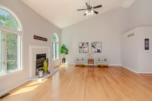 2402 Meadowridge Ct, Ann Arbor, MI 48105 - Photo 8