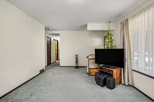 39511 Helena Ave, Sterling Heights, MI 48313 - Photo 8