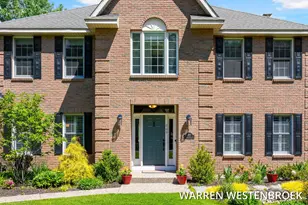 969 Meadow Ridge Dr, Holland, MI 49424 - Photo 2