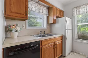 3288 Cambridge St SE, Grand Rapids, MI 49512 - Photo 10