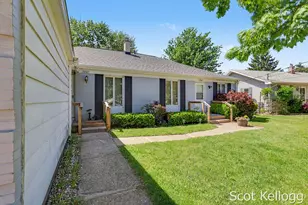 5959-5961 Crestmoor Dr SE, Kentwood, MI 49508 - Photo 4