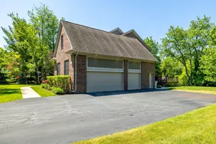 8061 Pine Ridge Ct, Northville, MI 48168 - Photo 4