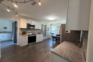 615 Riddle St, Howell, MI 48843 - Photo 8