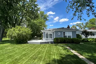 9547 Crestline Dr, Pinckney, MI 48169 - Photo 2