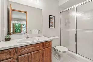 14017 Towering Oaks Dr, Utica, MI 48315 - Photo 24