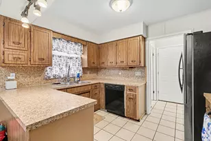 1852 Castle Ave, Muskegon, MI 49441 - Photo 10