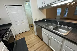 2688 S Knightsbridge Cir, Ann Arbor, MI 48105 - Photo 6