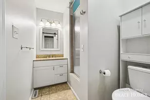 2631 Chatham Woods Dr SE, Grand Rapids, MI 49546 - Photo 10