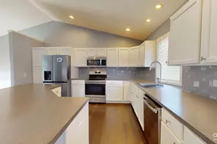 2308 Mary Beth Ln, Hudsonville, MI 49426 - Photo 6