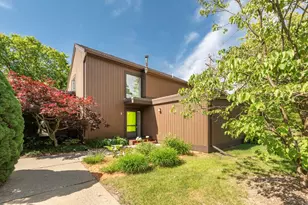 1 Westbury Ct, Ann Arbor, MI 48105 - Photo 2