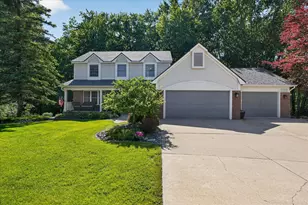 4022 Dun Rovin Ct, Commerce Township, MI 48382 - Photo 2