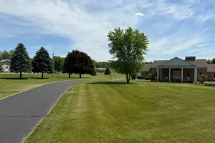 1111 N Lake Pleasant Rd, Hillsdale, MI 49242 - Photo 36