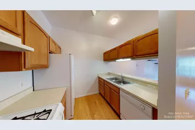 2795 S Knightsbridge Circle, Ann Arbor, MI 48105 - Photo 2