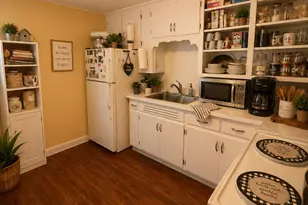 18 E Montgomery St, Hillsdale, MI 49242 - Photo 24