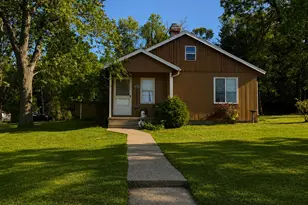 18 E Montgomery St, Hillsdale, MI 49242 - Photo 2