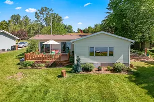 517 Harbaugh Dr, Coldwater, MI 49036 - Photo 2