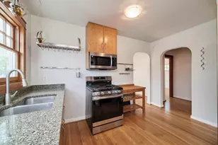 504 N Lewis St, Ludington, MI 49431 - Photo 10
