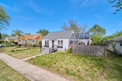 504 N Lewis Street, Ludington, MI 49431 - Photo 2