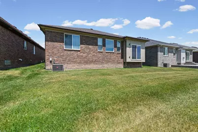 15300 Eton Pointe Drive, Clinton, MI 48035 - Photo 6