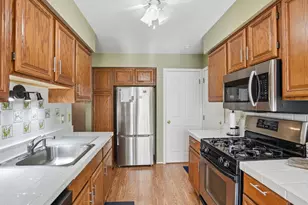 7652 Woodview Dr, Waterford, MI 48327 - Photo 6