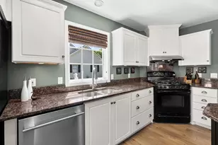 7376 Dunross Dr, Portage, MI 49024 - Photo 8