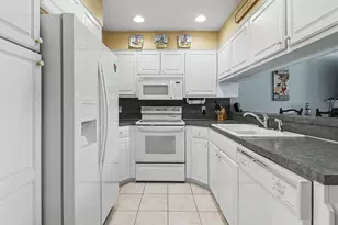 212 Harbor Dr, Ludington, MI 49431 - Photo 12