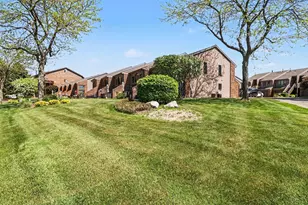 212 Harbor Dr, Ludington, MI 49431 - Photo 4