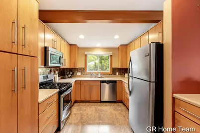 895 Bellewood Drive SE, Grand Rapids, MI 49508 - Photo 16