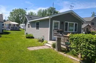 6434 W Houghton Lake Dr, Houghton Lake, MI 48629 - Photo 2