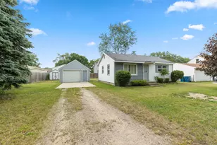 305 Majestic St SE, Grand Rapids, MI 49548 - Photo 2
