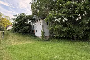 226 Monroe St, Allegan, MI 49010 - Photo 4