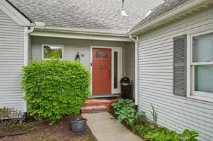 558 Heritage Dr, Ann Arbor, MI 48105 - Photo 2