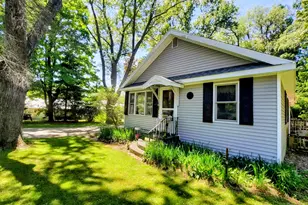8052 Schroeder St, Onekama, MI 49675 - Photo 12