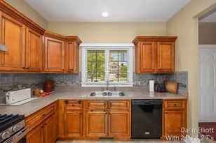 1015 Grosvenor Dr, Greenville, MI 48838 - Photo 14