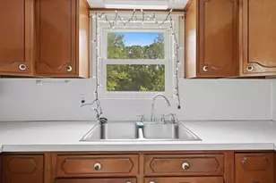 1158 W Reid Rd, Flint, MI 48507 - Photo 8