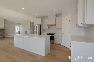 5184 Blendon Mdw Cir, Hudsonville, MI 49426 - Photo 2