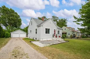2225 S Cleveland Ave, Saint Joseph, MI 49085 - Photo 2
