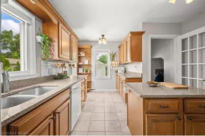 2225 S Cleveland Avenue, Saint Joseph, MI 49085 - Photo 8