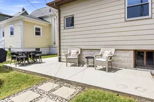 609 Wayne St, Saint Joseph, MI 49085 - Photo 4